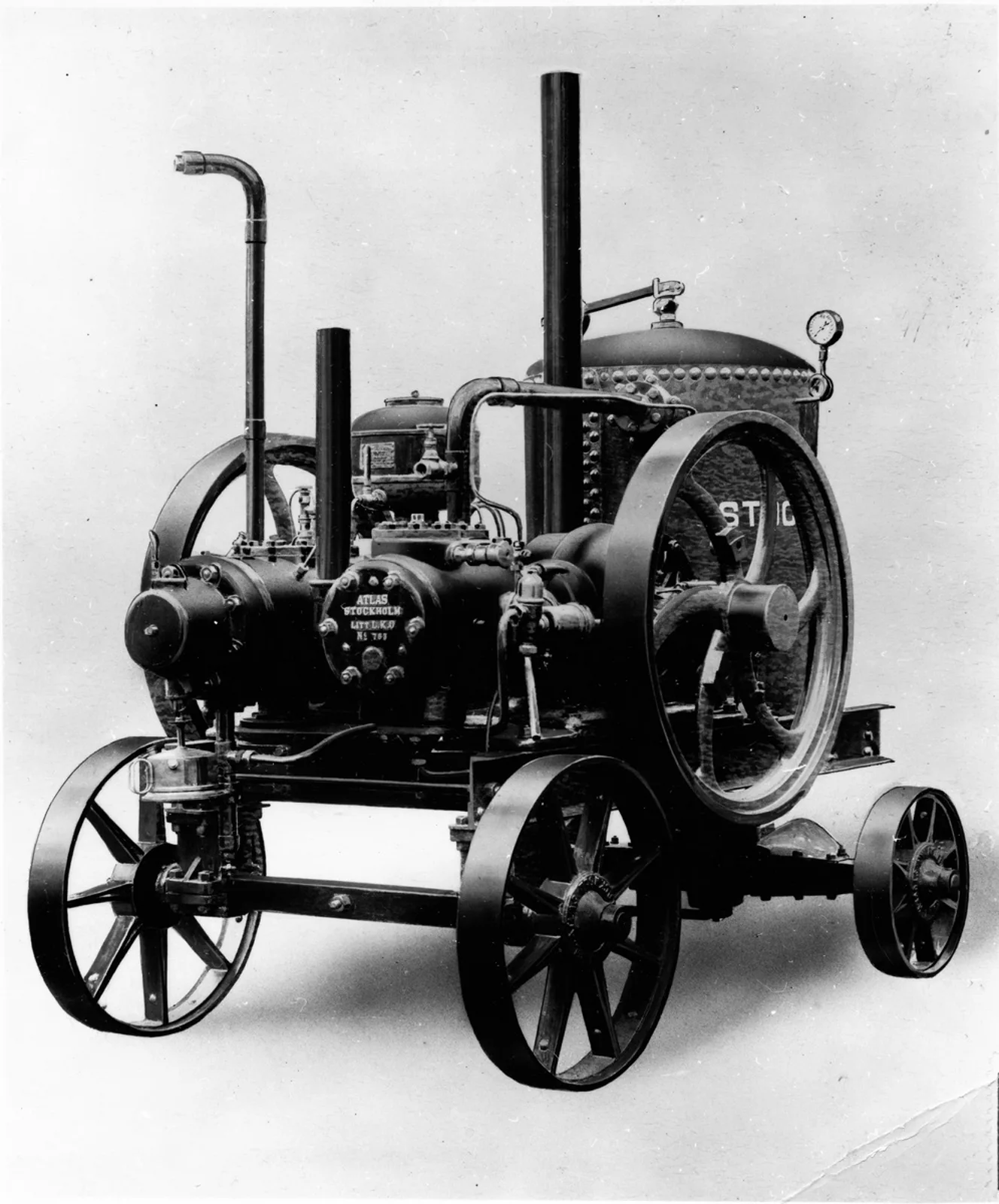 first-mobile-air-compressor-atlas-copco-1905.webp