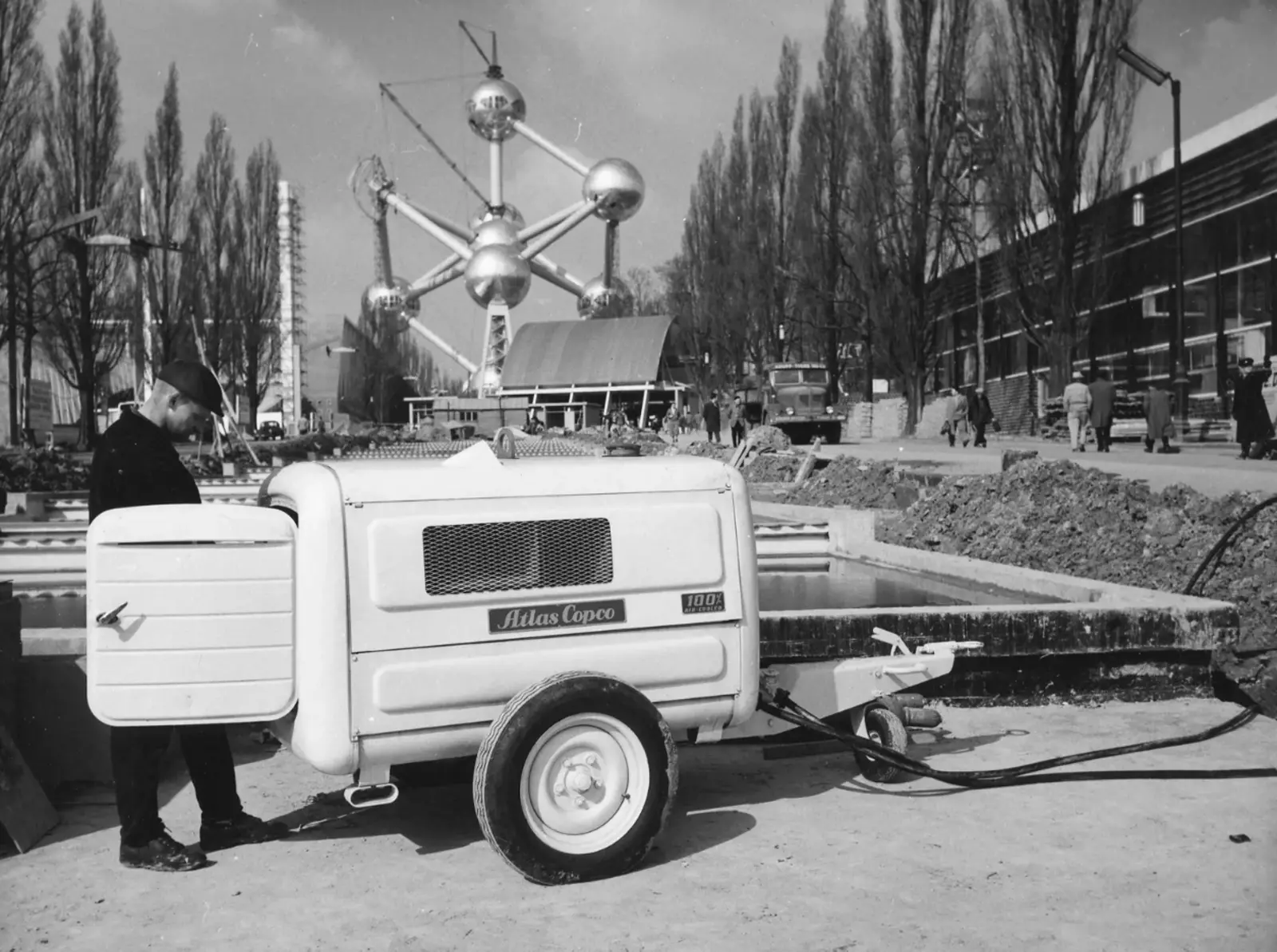 portable-piston-compressor-expo-58-brussels.webp