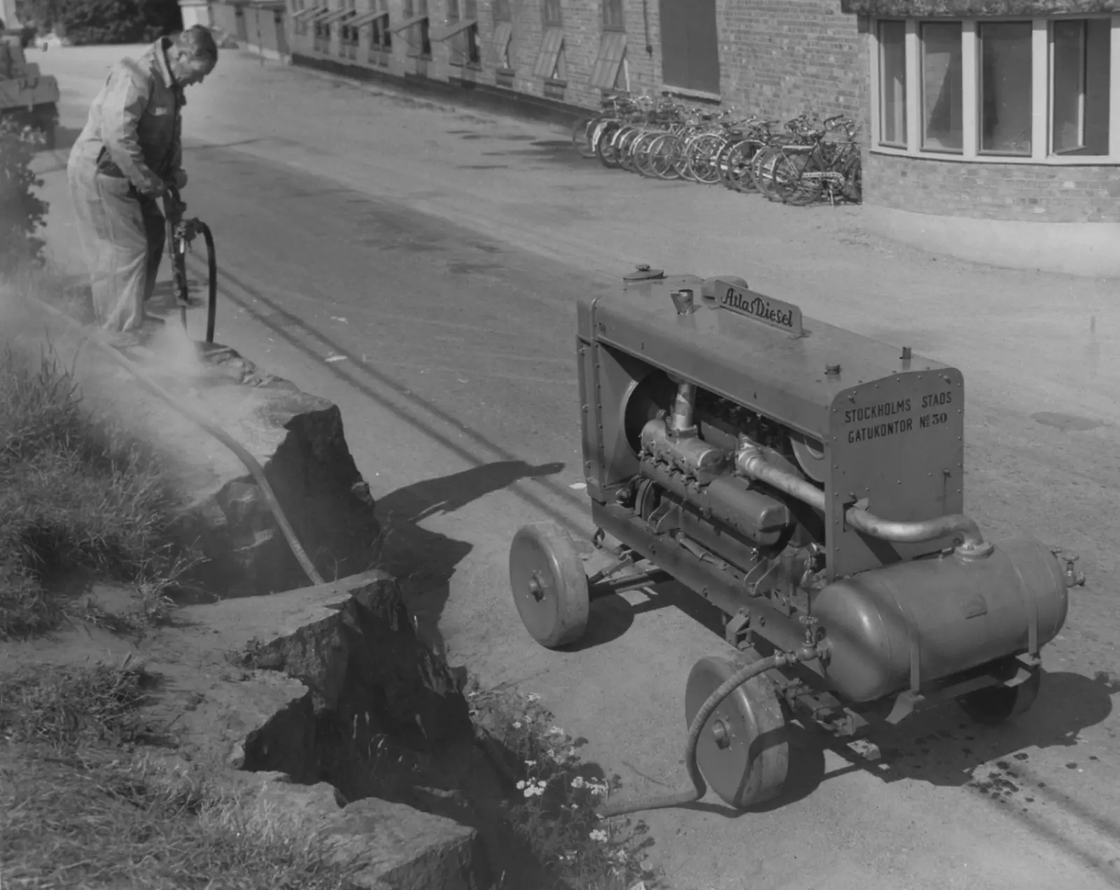 roadwork-in-stockholm-with-atlas-diesel-portable-compressor.webp